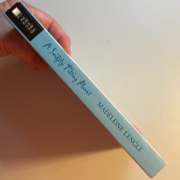 📚2/$6 A Swiftly Tilting Planet #3 in the Time Quintet Series - Picture 3 of 12